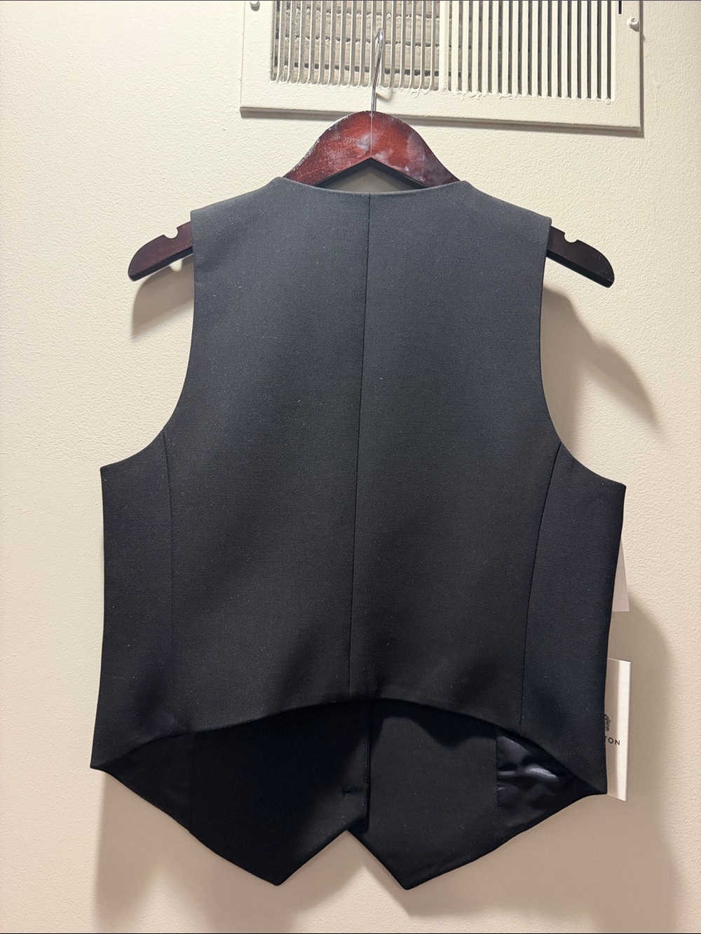 ARITZIA Deniro Babaton top NEW WITH TAGS!!
Size 4 - Picture 2 of 4